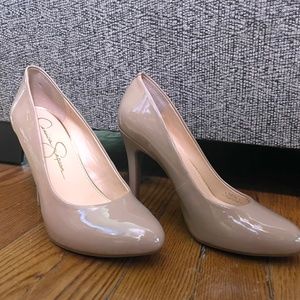 Jessica Simpson nude pumps